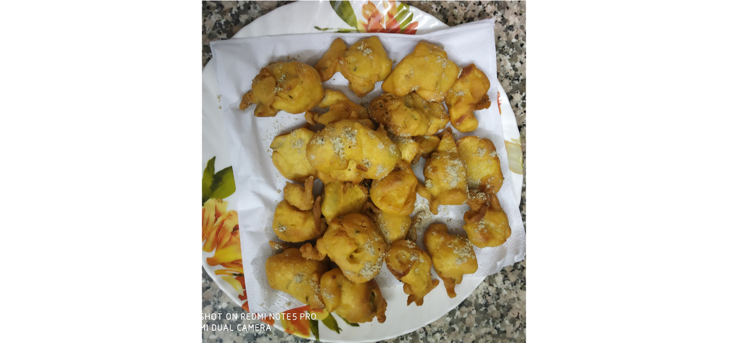 Aloo Curry Patta Pakode (Potato Curry Leaves Fritters) Recipe